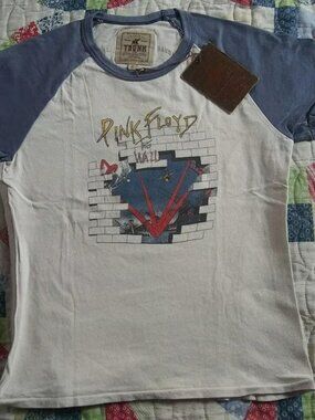 Vintage 2004 Trunk Ltd Women's Pink Floyd The Wall Size 2 T-shirt NWT